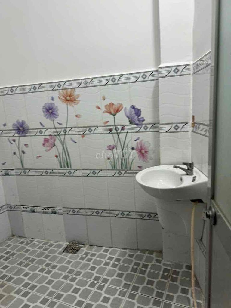 Spacious 100m² House with 2 Bedrooms Near Market