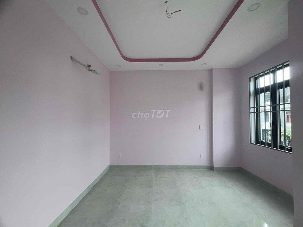 Modern 4BR Townhouse Near Industrial Zone