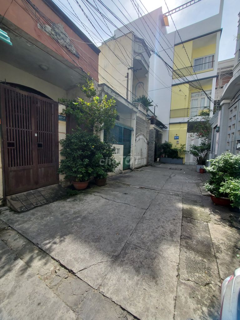 Spacious House in Tan Binh with Car Access