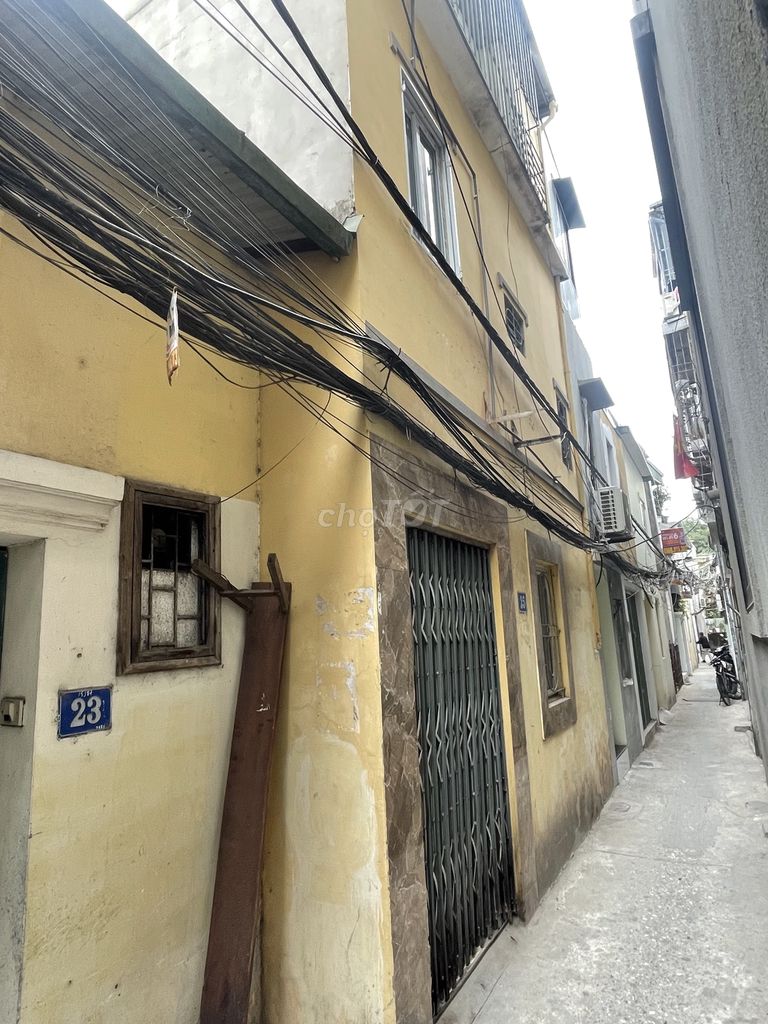 Spacious House Near Schools and Markets