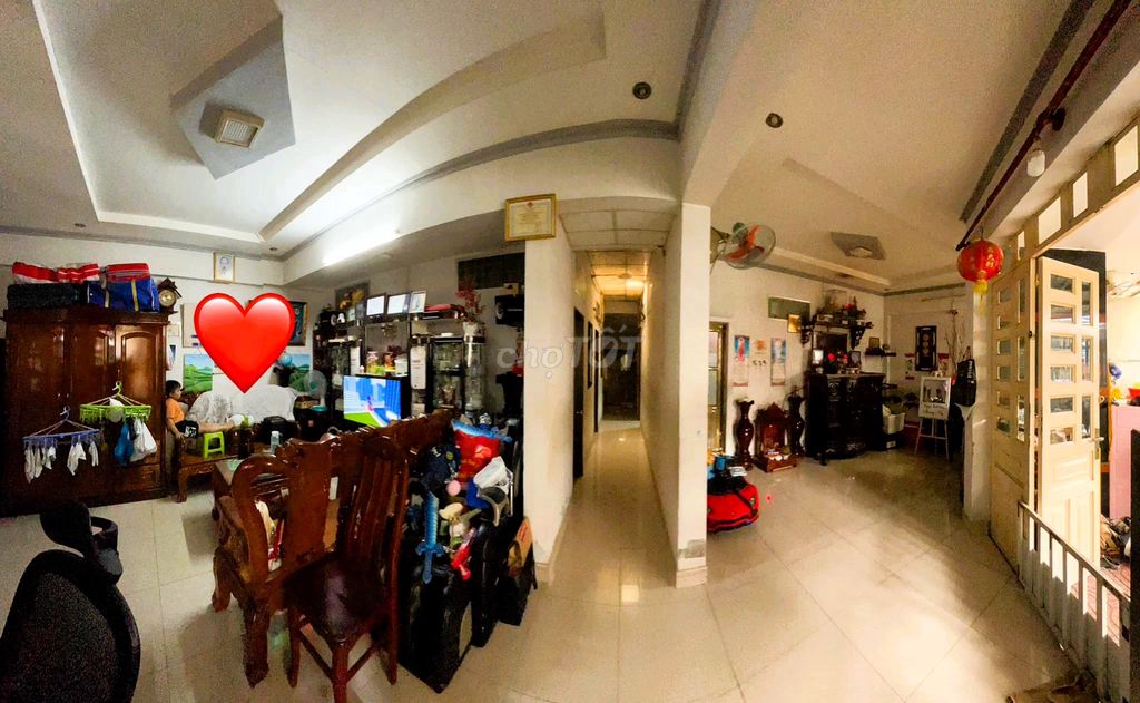 Spacious 4-Bedroom House Near Public Facilities