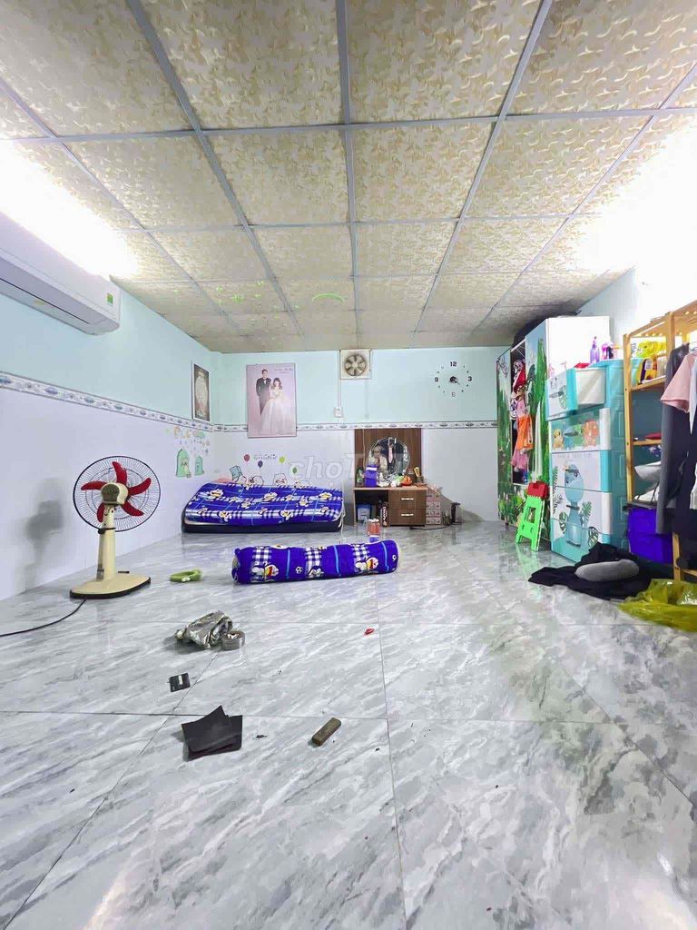 Spacious House with Garage in Phu Xuan