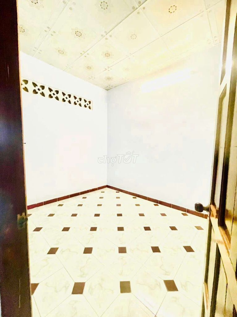 Modern Two-Bedroom House Near Airport
