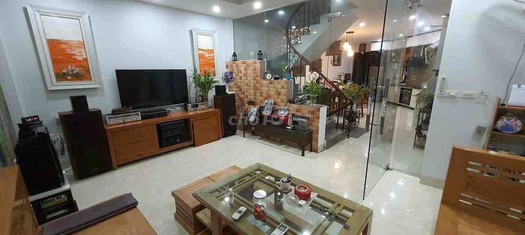 5-Floor Corner House with Business Potential