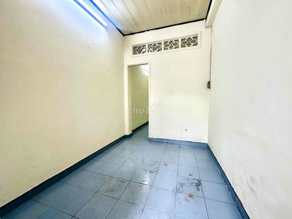 Small House in Vitaghe with Yard - Perfect for Online Business/Shop