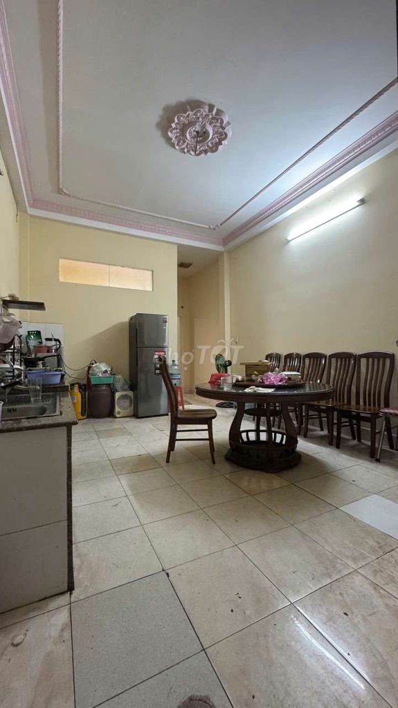 Spacious 4-Bedroom Townhouse with Park View