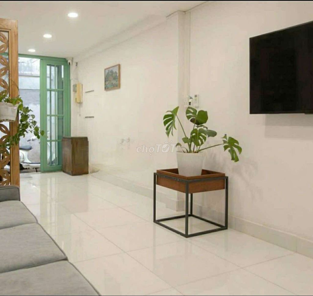 Modern Townhouse with 2 Bedrooms in District 3