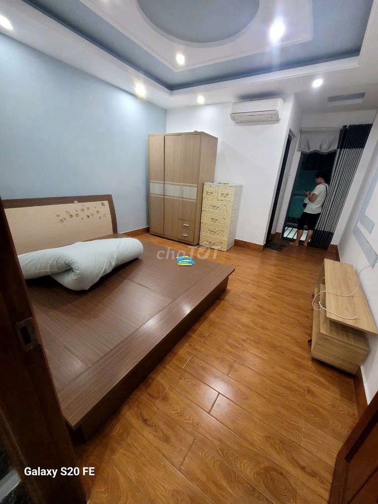 Modern 4-Bedroom House with Multiple Floors