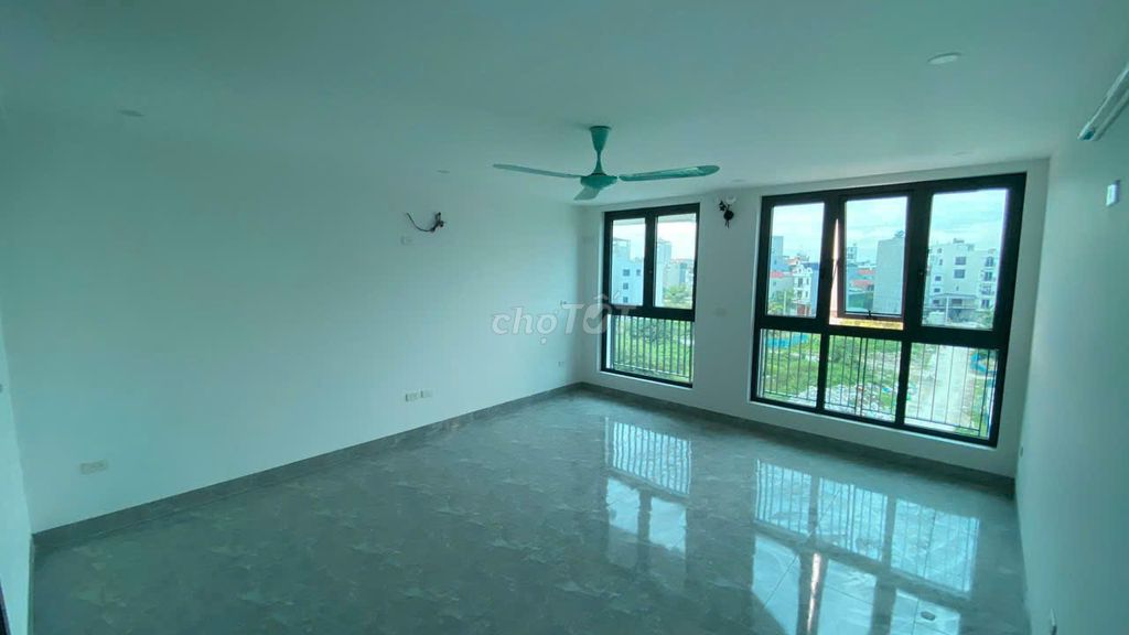 Modern 5-Floor Townhouse Near Hinode Urban Area