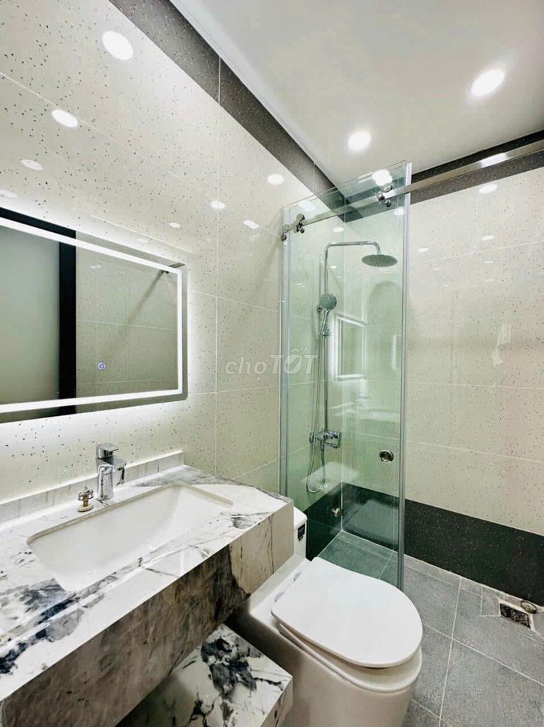 Spacious 6-Bedroom House near Tan Son Nhat Airport