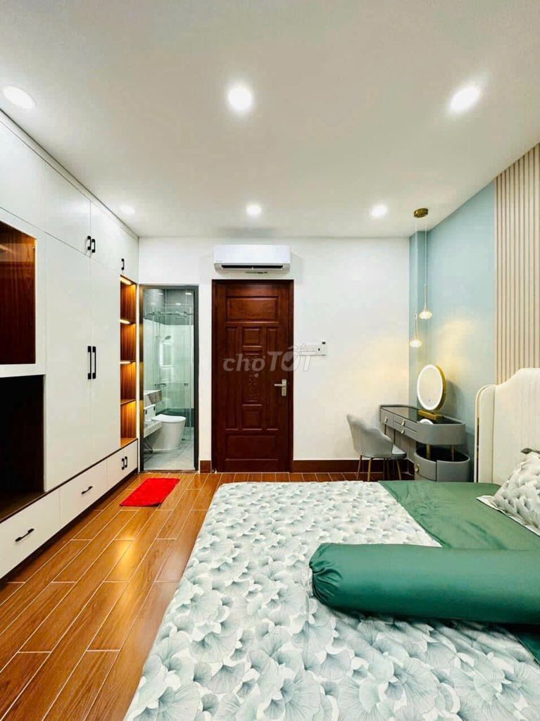 Spacious 6-Bedroom House near Tan Son Nhat Airport
