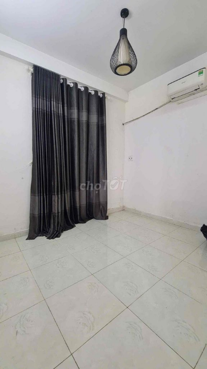 2-Story House with 2 Bedrooms and Air Conditioning
