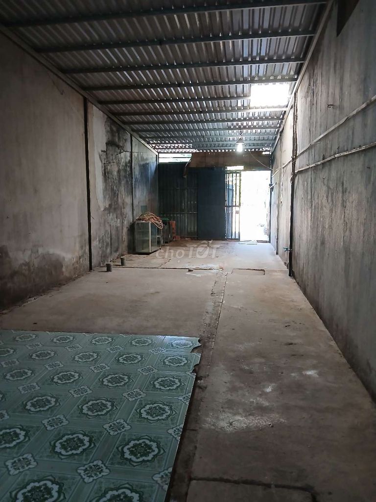 Industrial Workshop Space with Basic Amenities