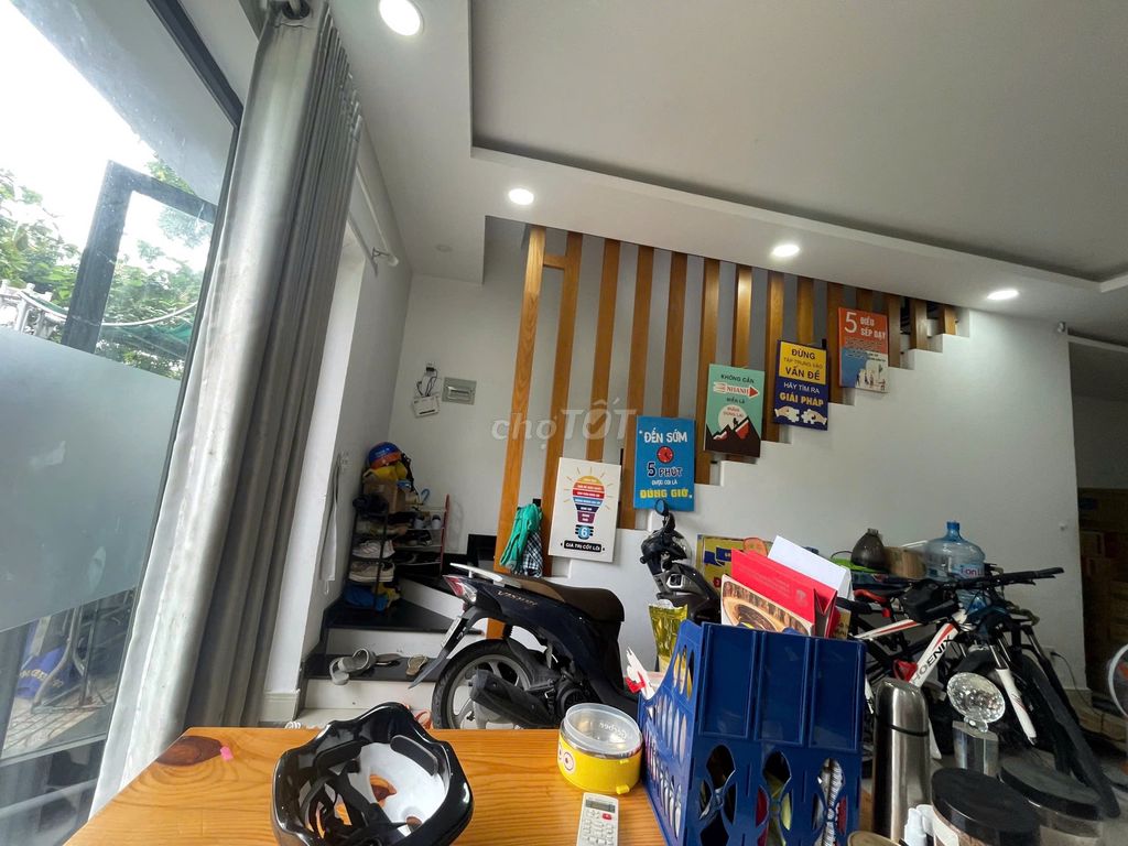 3-Bedroom Townhouse in River Park with Office