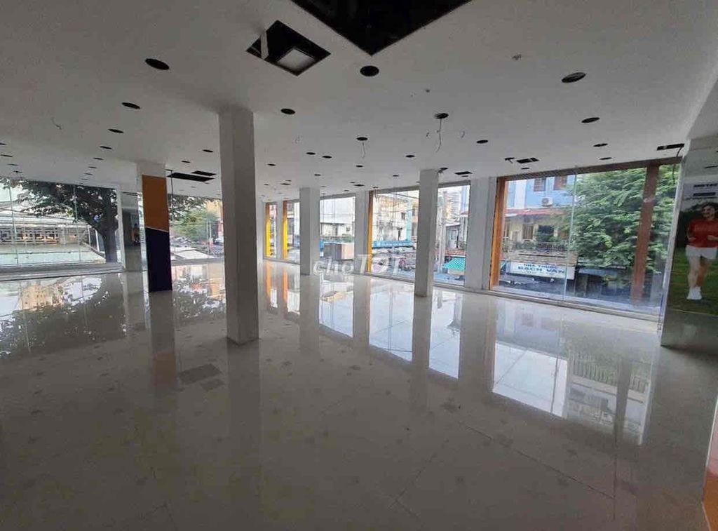 Large Commercial Space Near Hoa Binh Market