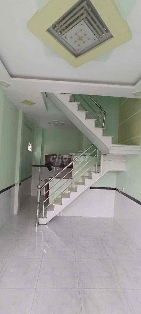 Modern 2-Story Townhouse with 4 Bedrooms
