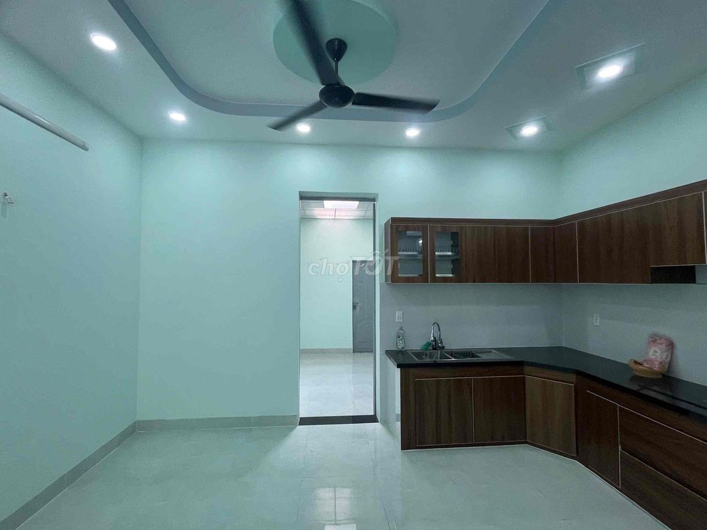 Modern 4BR Townhouse Near Industrial Zone