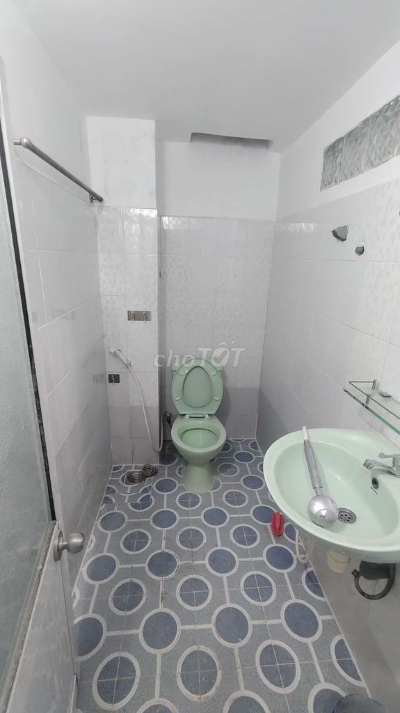 Modern 3-Bedroom House with Yard in District 9