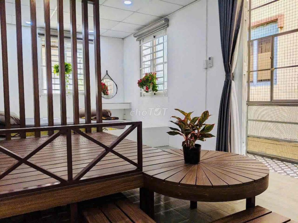 Spacious 1-story 1-floor corner house with balcony
