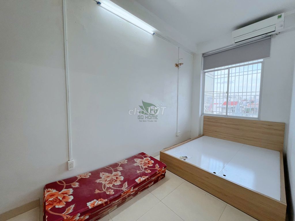 4-Story Commercial Building with 6 Bedrooms