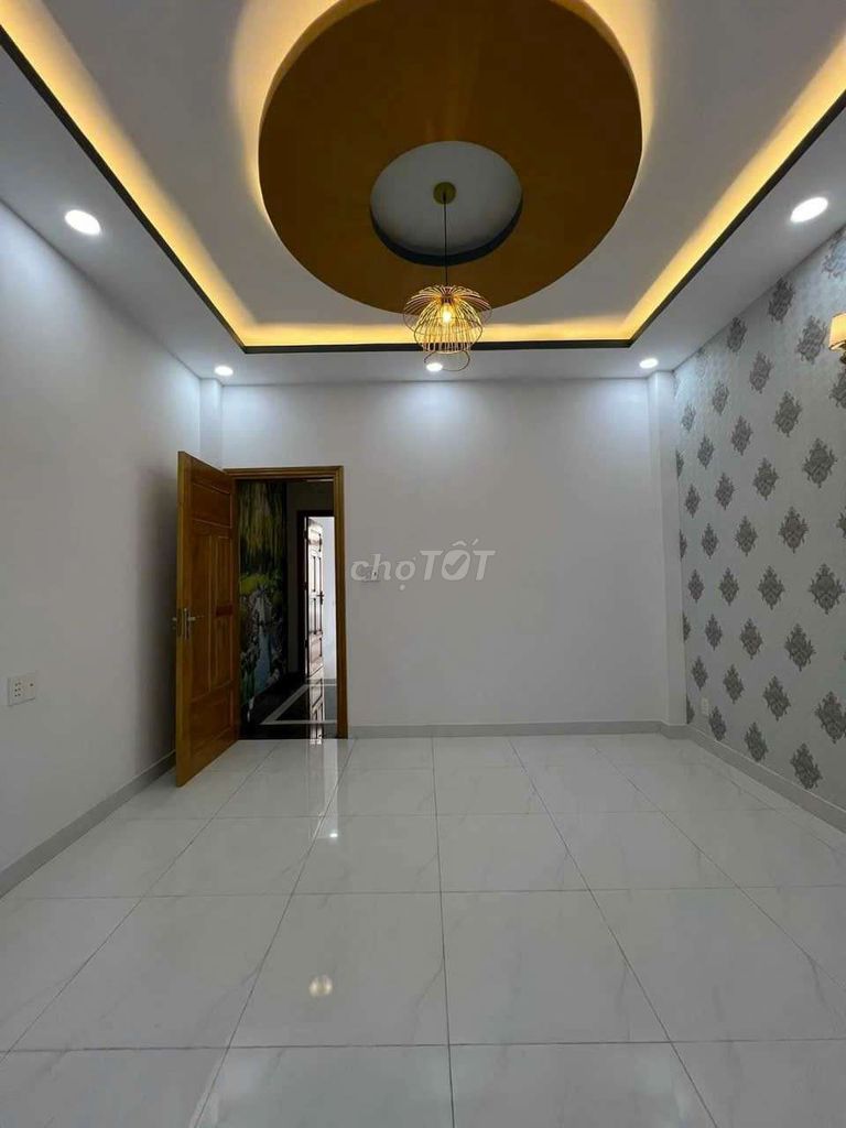 Modern Two-Bedroom House Near Schools and Market
