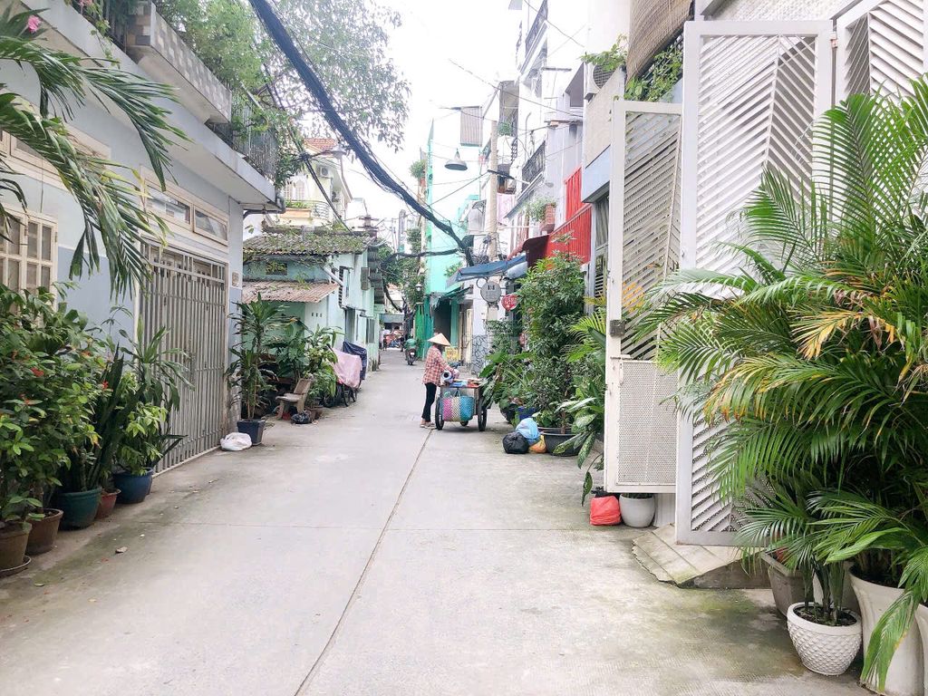 Modern Two-Bedroom Townhouse with Full Amenities