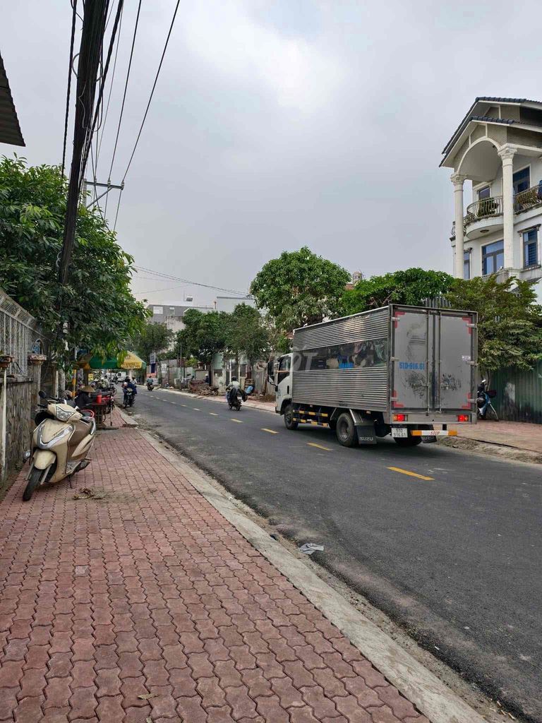 Spacious 4-Bedroom House with Business Frontage
