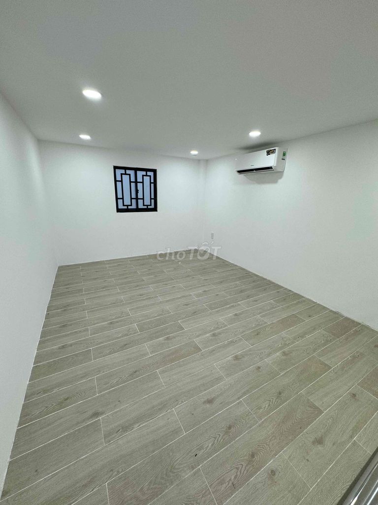 Modern Duplex with New Appliances in Lap Phuc