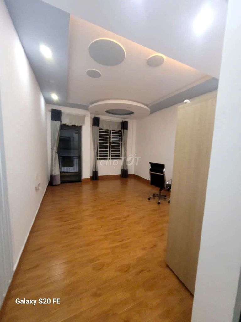 Modern 4-Bedroom House with Multiple Floors