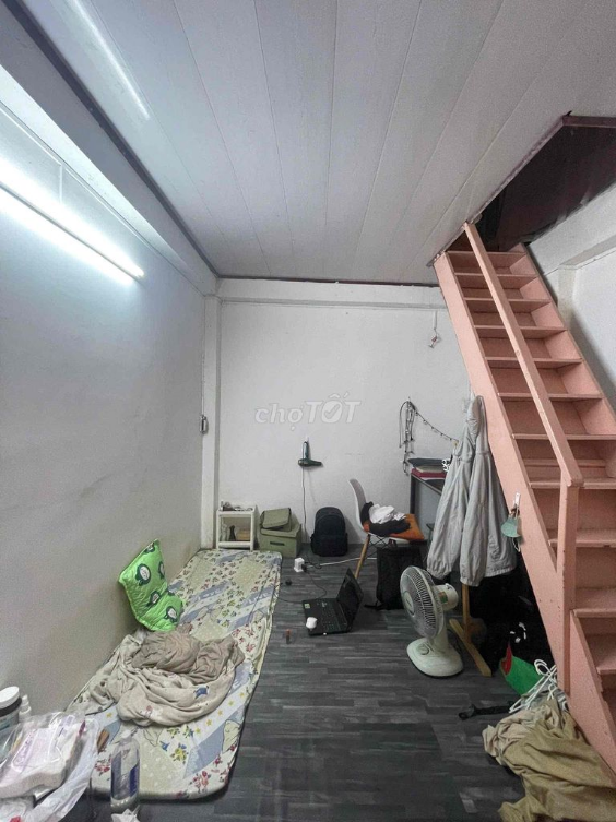 Secure Small House in Quiet Alley Near Conveniences