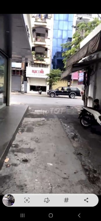 Modern Spacious Property near City Center, Convenient Location