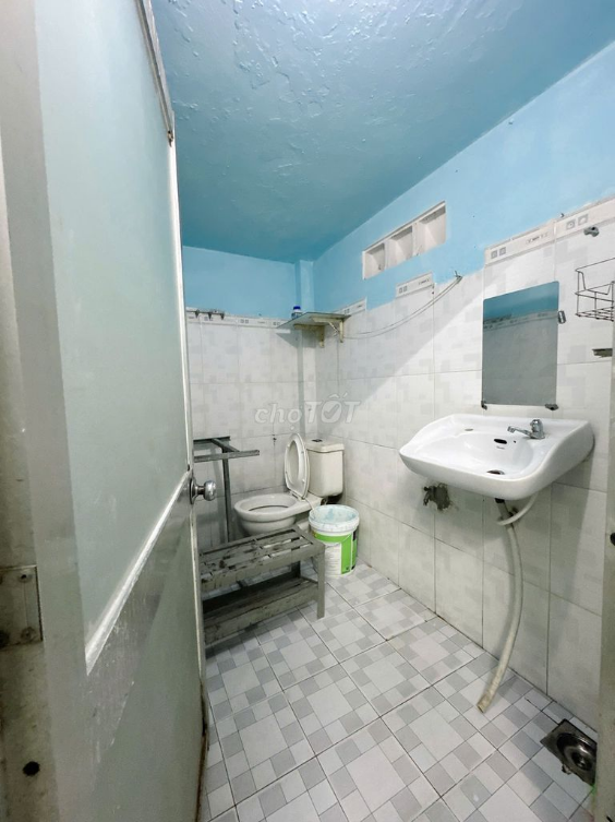 Xuan Thoi Thuong базарының жанындағы 100м² толық үй