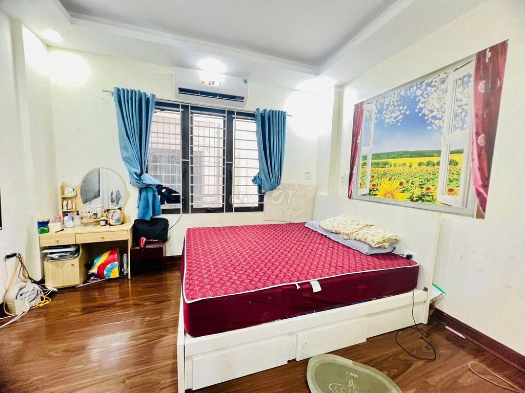 4-Floor House with 4 Bedrooms Near Nhon
