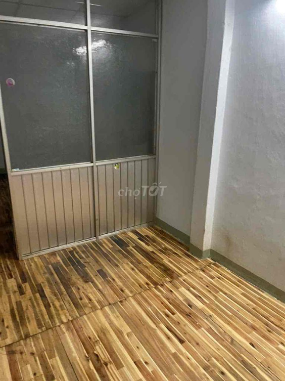 Nguyen Khoai Street Rental - 1 Bedroom Townhouse near Amenities