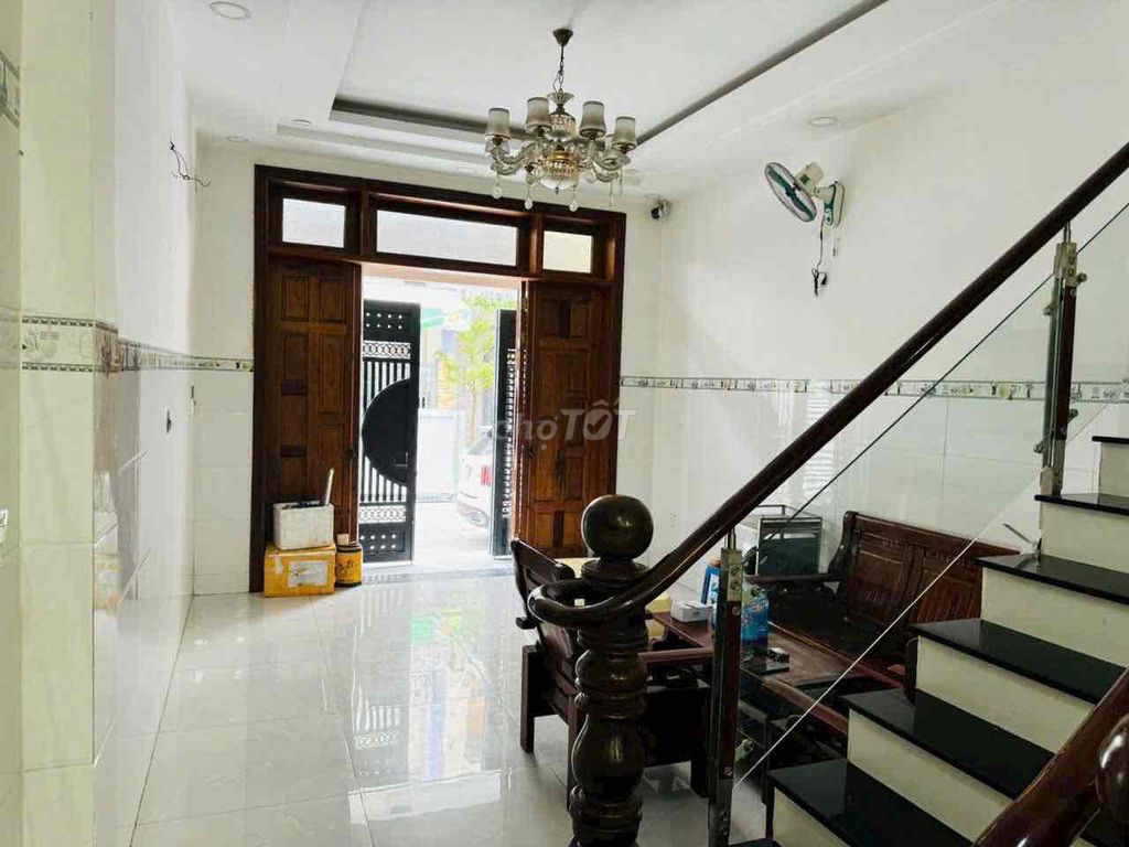 Modern 4-Bedroom Townhouse Near Electrical College