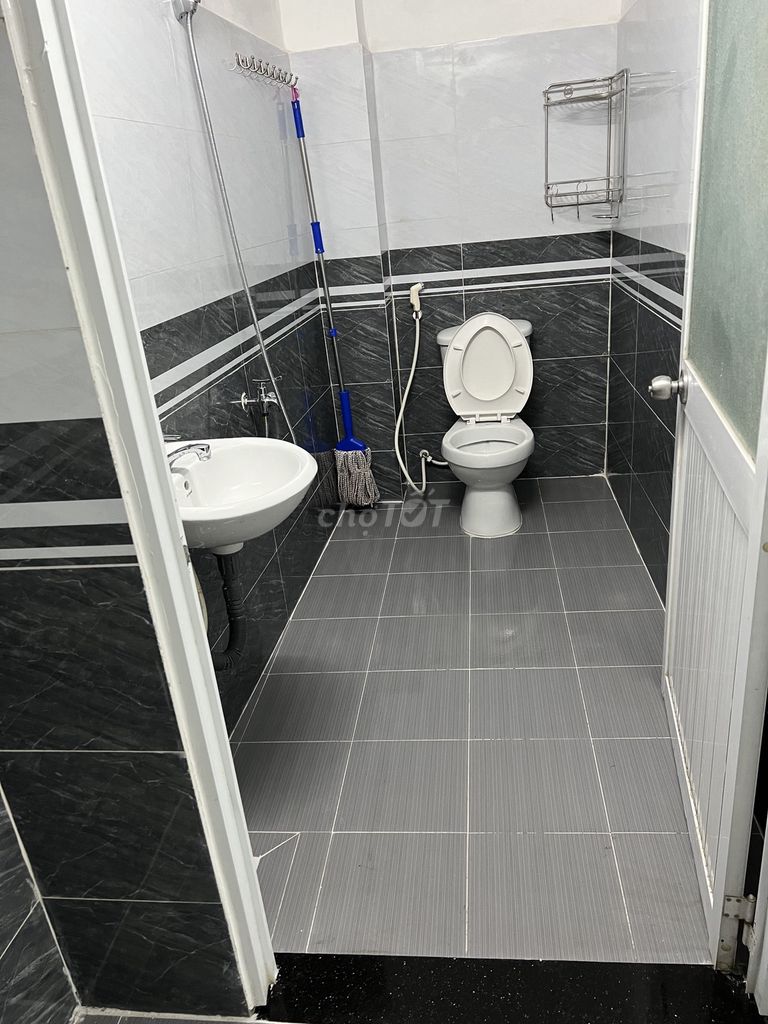 Modern 3BR Townhouse Near Schools and Markets