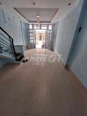Modern 3-Bedroom Townhouse with Basic Amenities