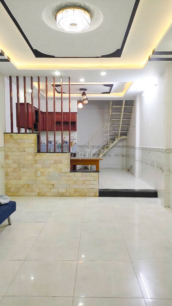 Modern Two-Bedroom Townhouse Near Market and Schools