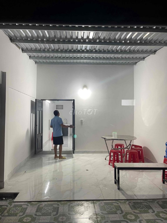 Spacious and Clean Unfurnished House with Good Ventilation