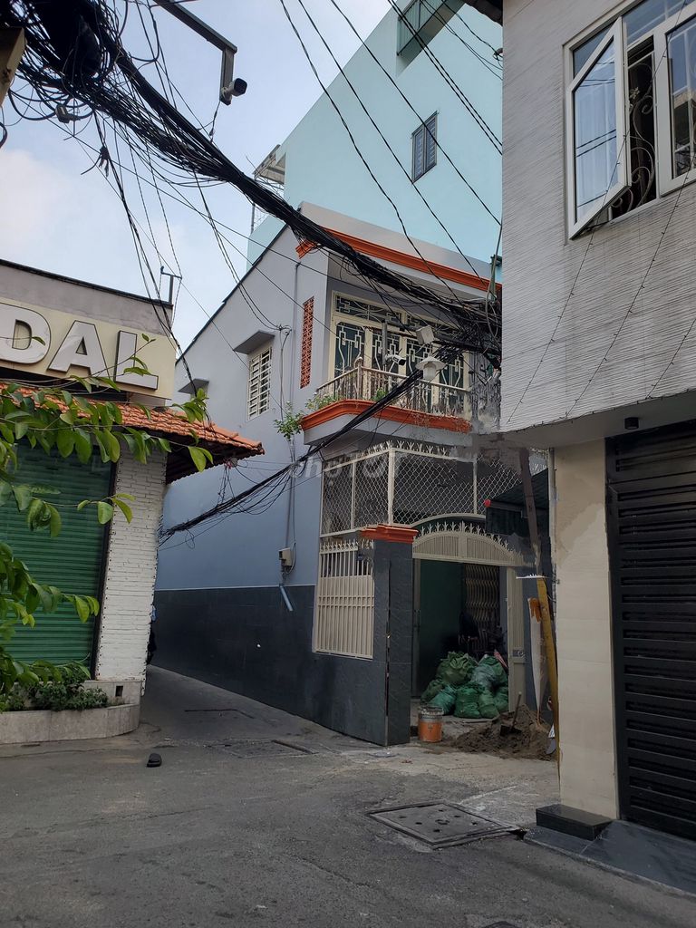 Corner House for Rent in Tan Binh