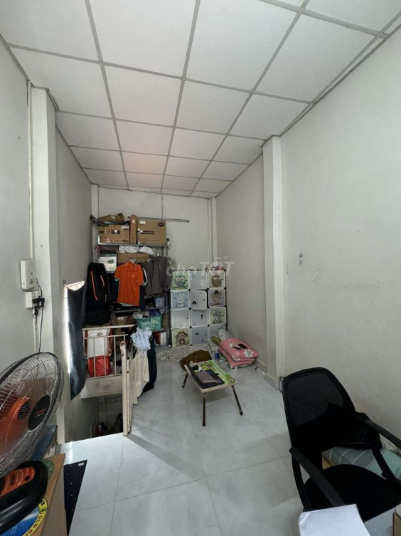 Small Ground Floor Property Near Go Vap Market and Industrial University