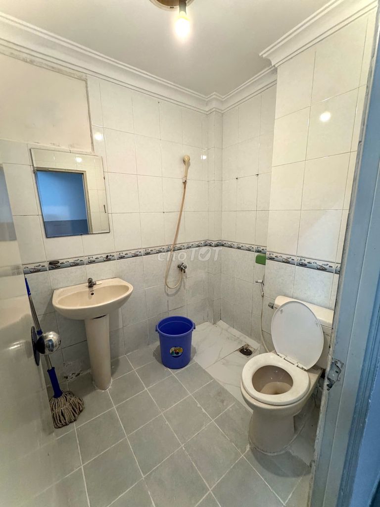 Student Dormitory with Furnished Rooms Near University