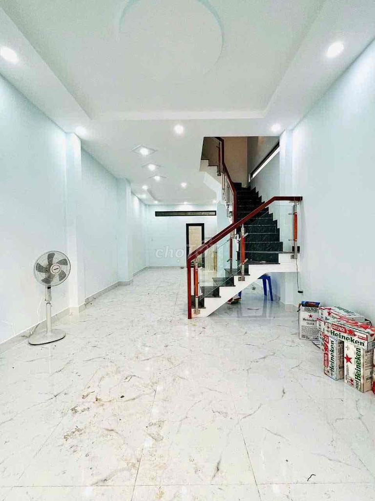 Modern 3-Bedroom House with Parking in District 2