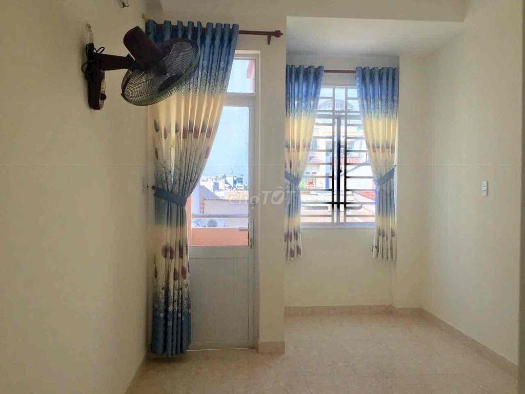 3-Story Townhouse with 2 Bedrooms in Binh Tan