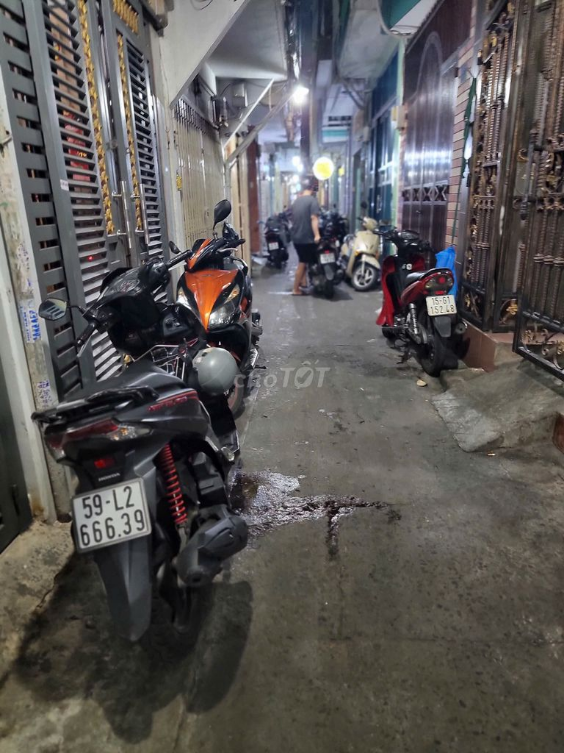 Spacious 3-Level Rental Near 3/2 - Ngo Quyen Street