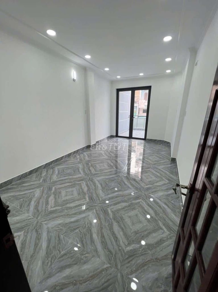 Modern 4-Bedroom Townhouse Near Lanh Binh Thang