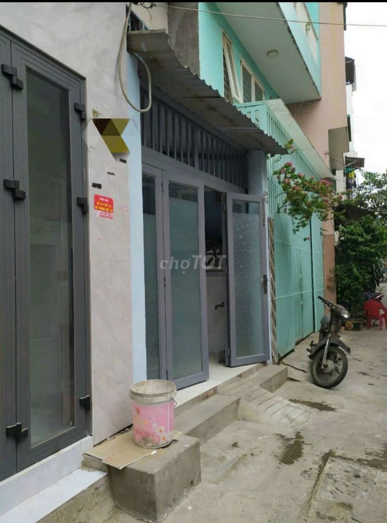 2-Story House in Quiet Alley, Suitable for Small Business