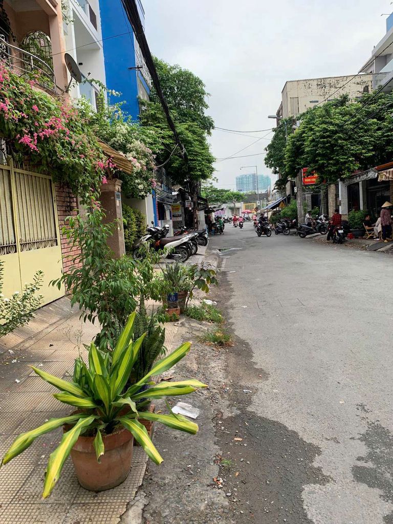 Spacious Commercial Space on Le Dai Hanh Street