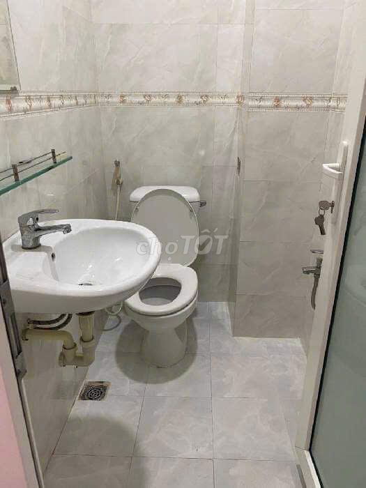 Spacious 3-Bedroom House near Shopping Center in District 3