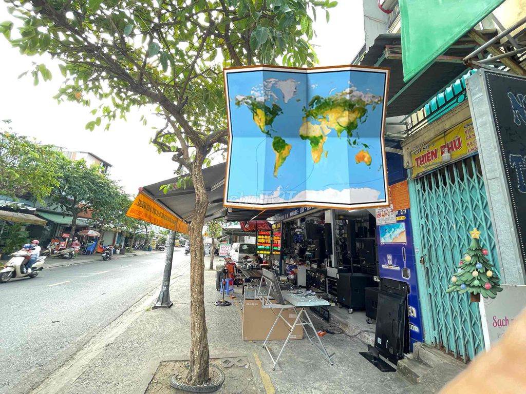 2m x 5m Three-Story Commercial Space, Main Road